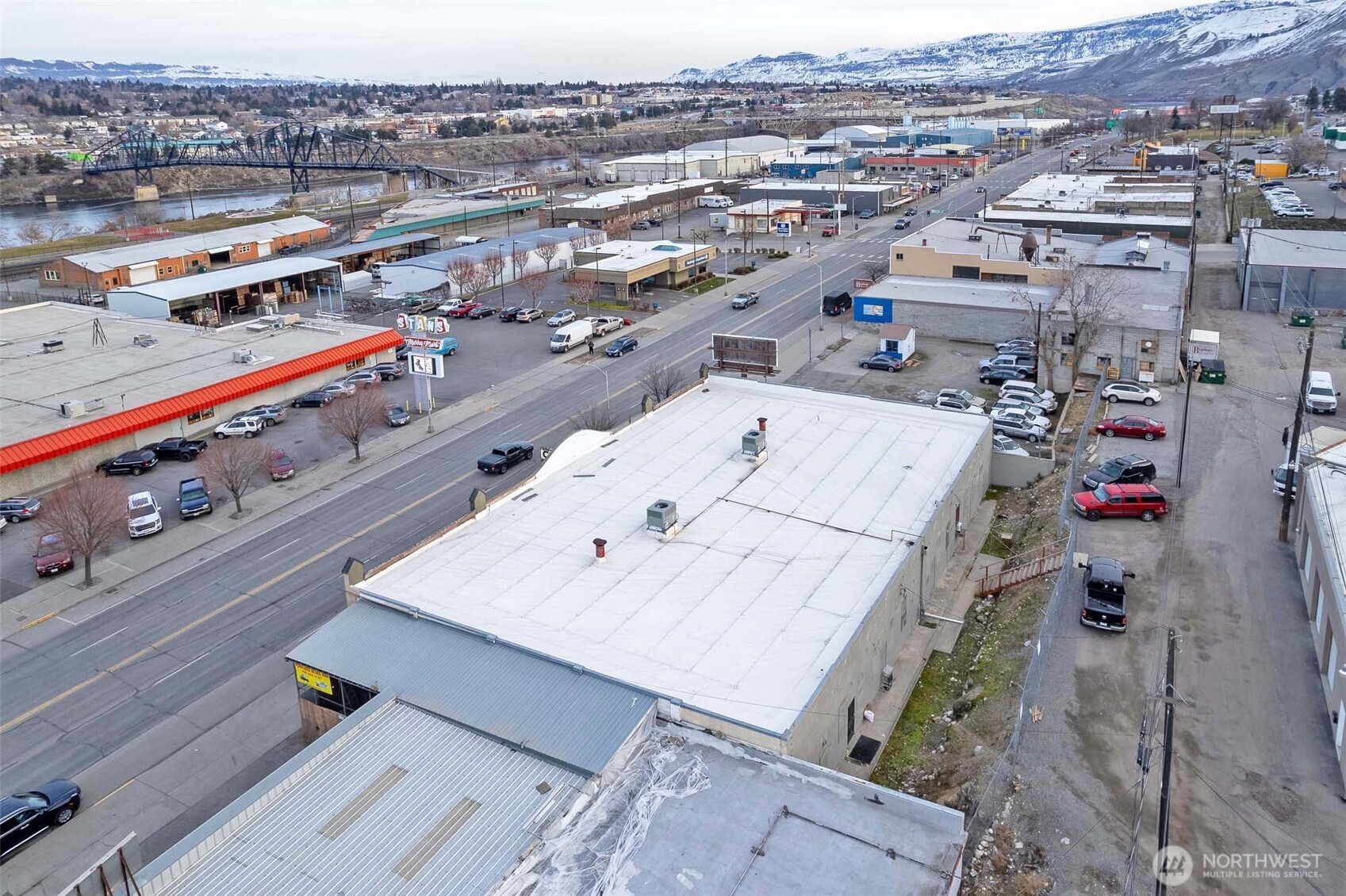 736 S Wenatchee Avenue Property Photo 3