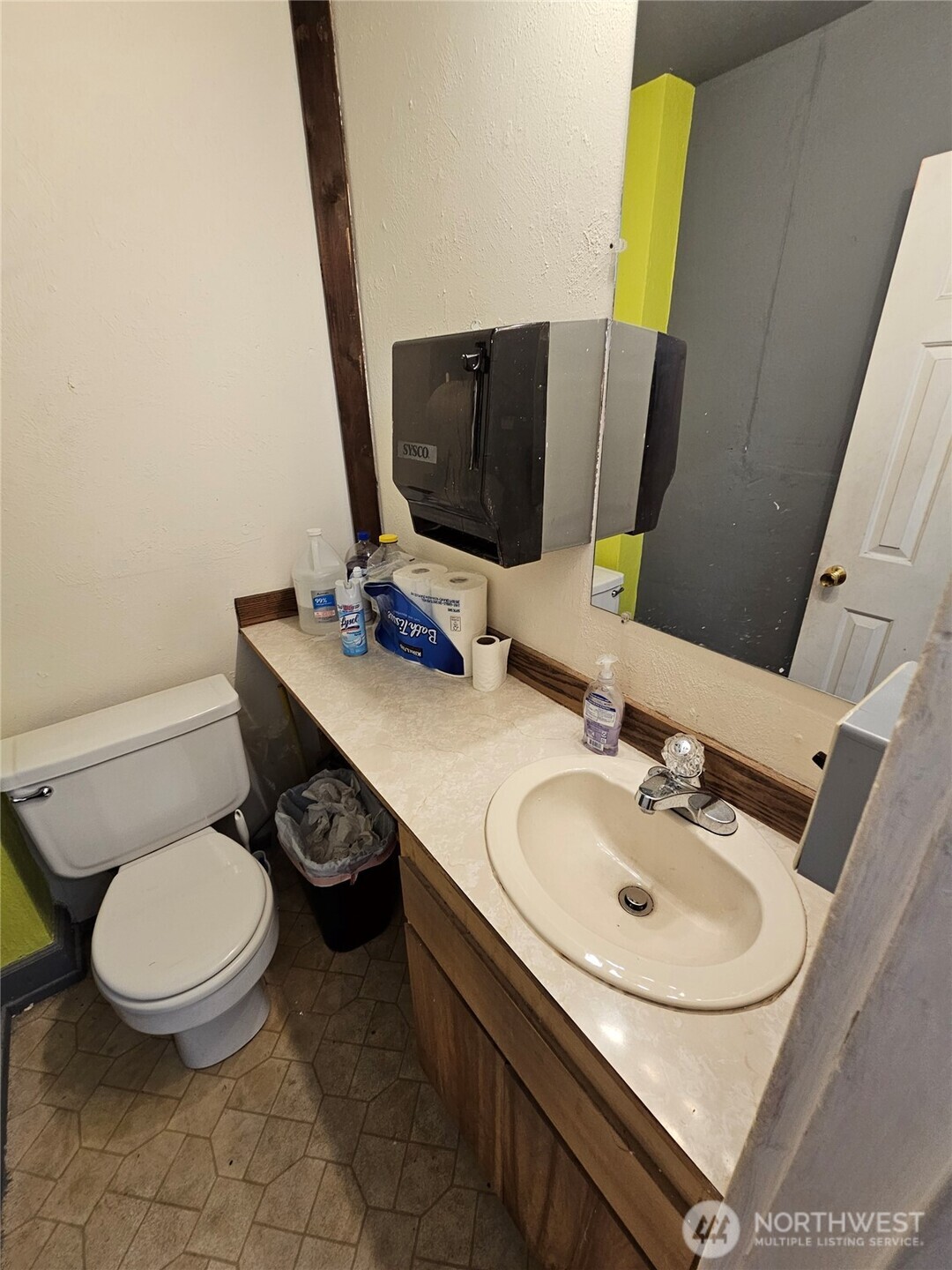 736 S Wenatchee Avenue Property Photo 32