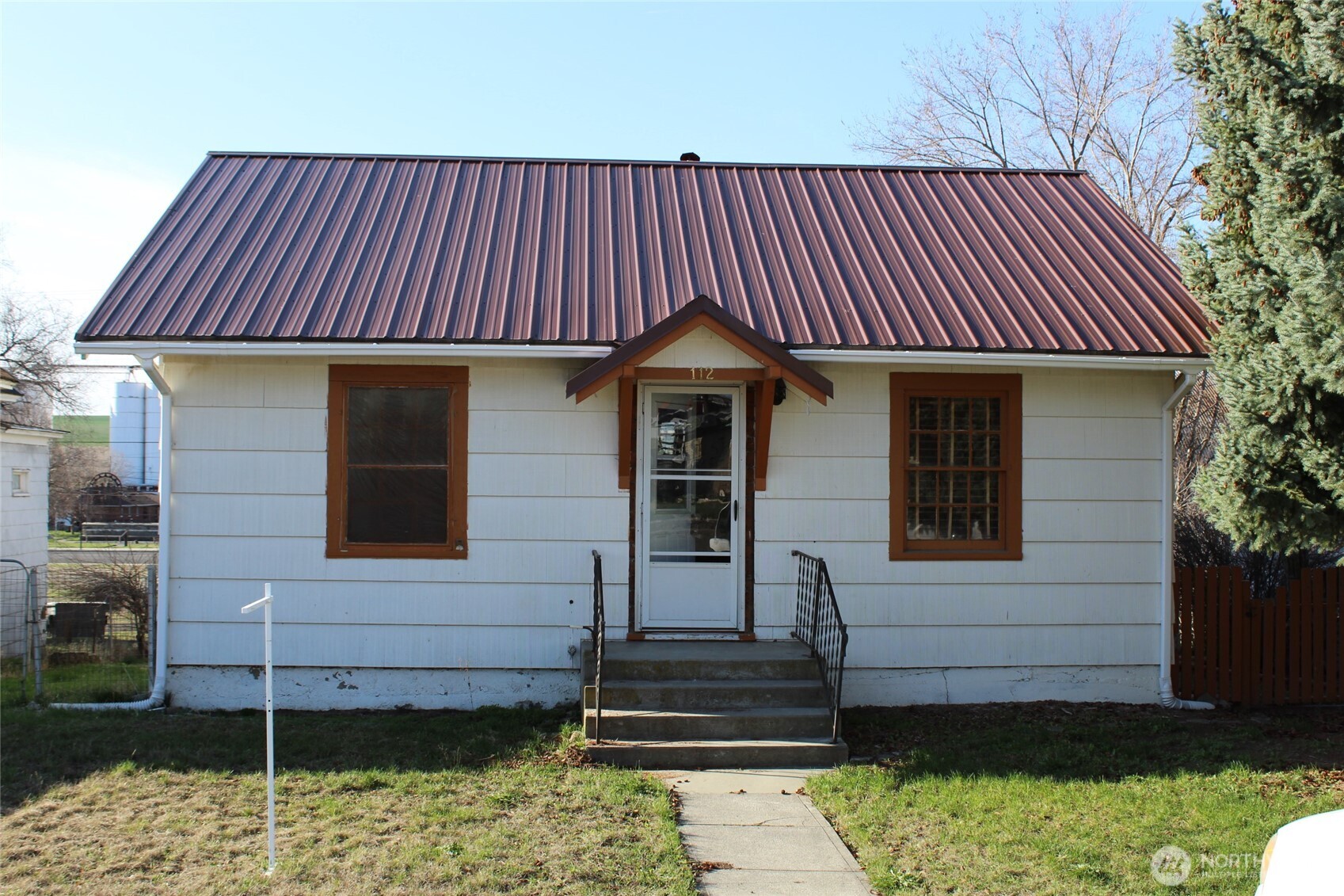 112 E 3rd Street Property Photo 1