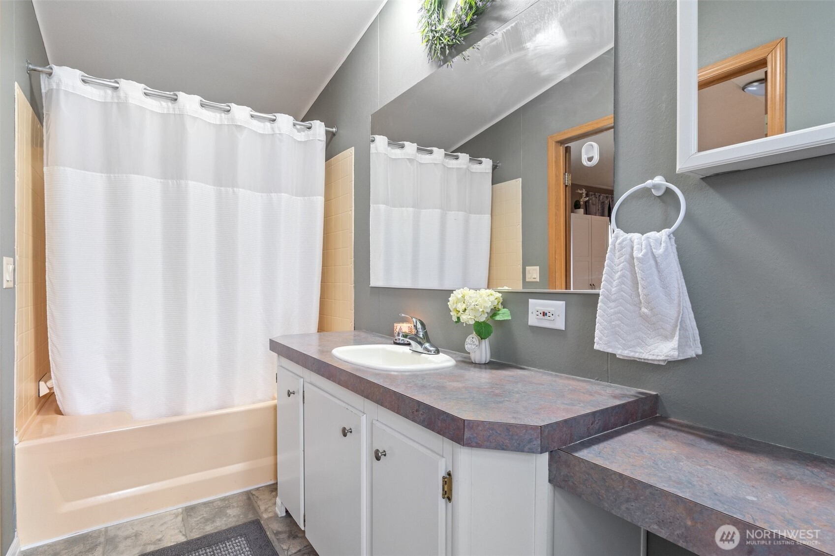 1900 Broadway Avenue 13 Property Photo 1