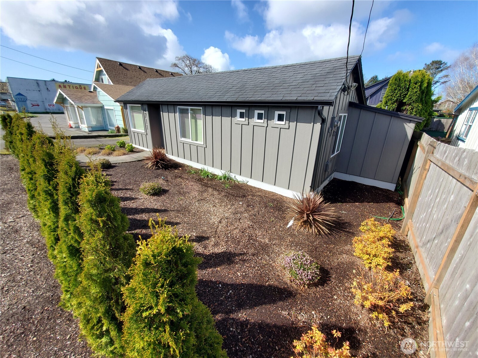 4711 Pacific Way Property Photo 1