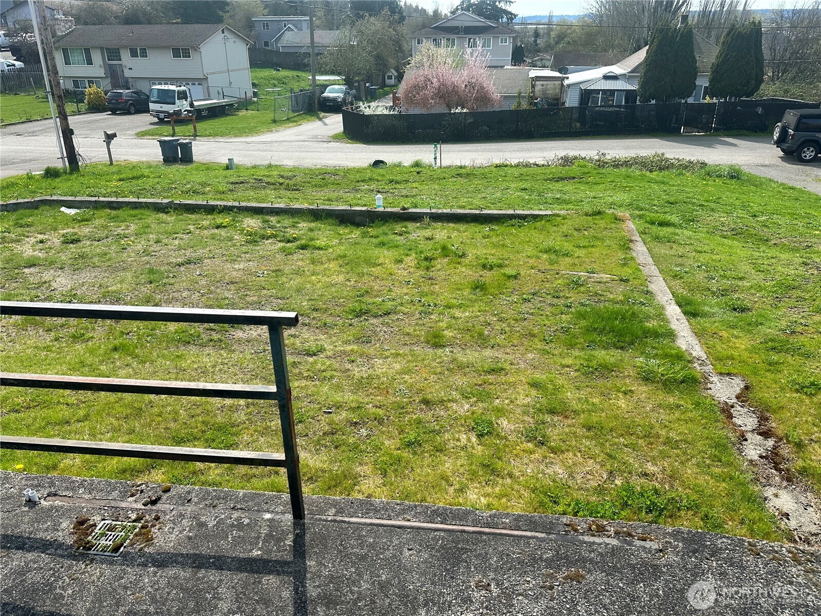 414 Comet Street Property Photo 6