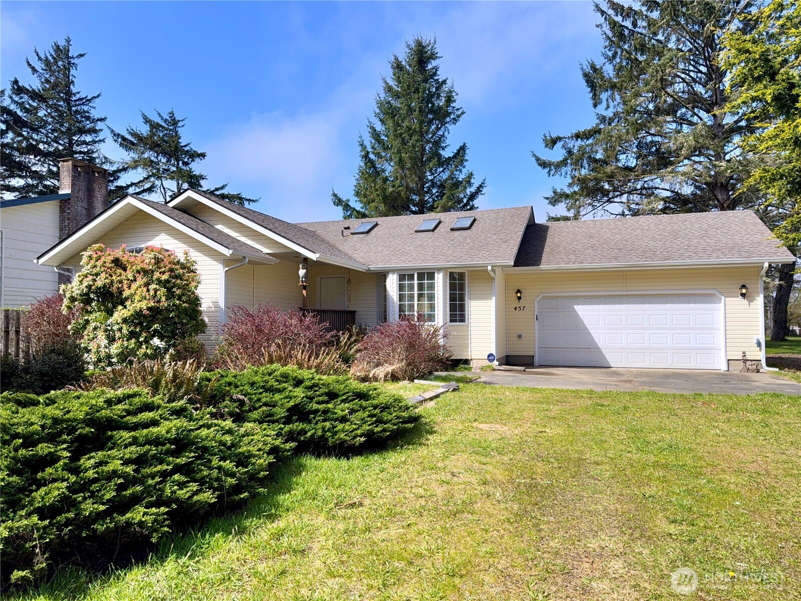 457 Dolphin Avenue Property Photo 1