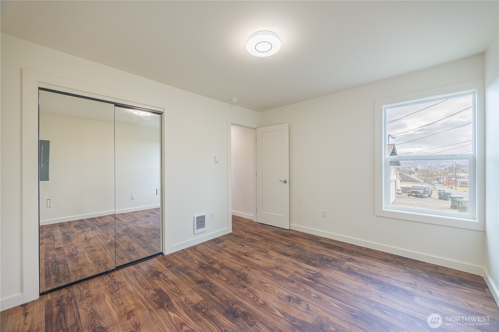 1120 1/2 W 8th Street Property Photo 10