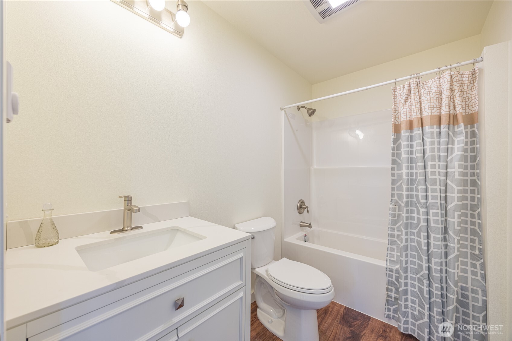 1120 1/2 W 8th Street Property Photo 11