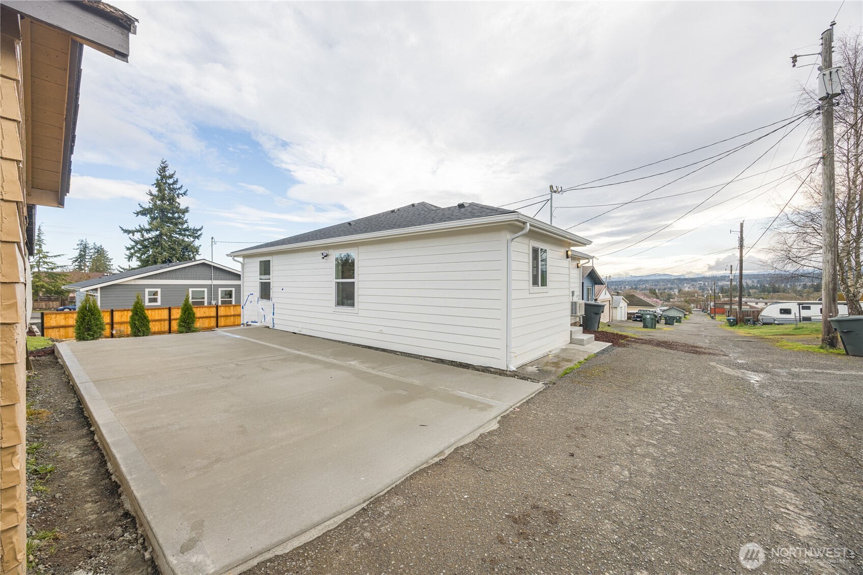 1120 1/2 W 8th Street Property Photo 14
