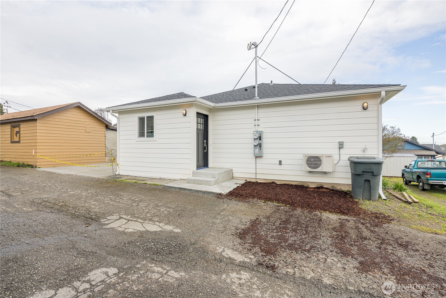 1120 1/2 W 8th Street Property Photo 15