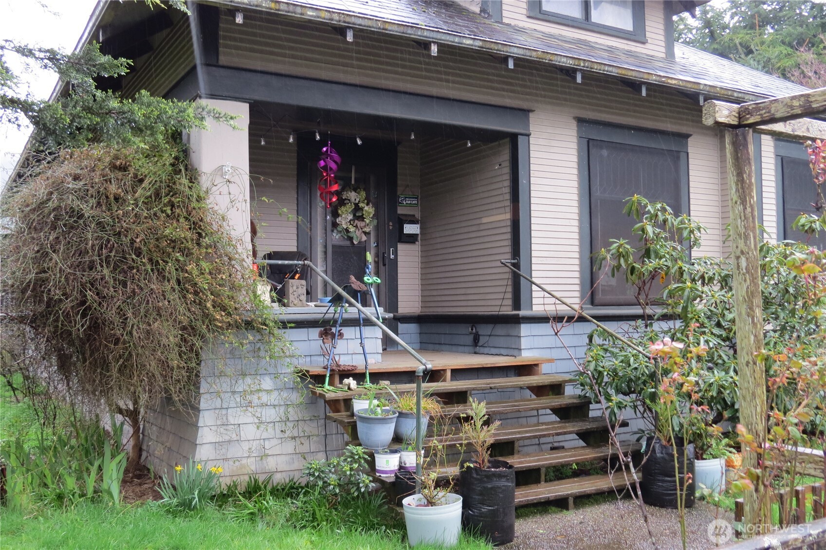 1142 Larch Street Property Photo 1