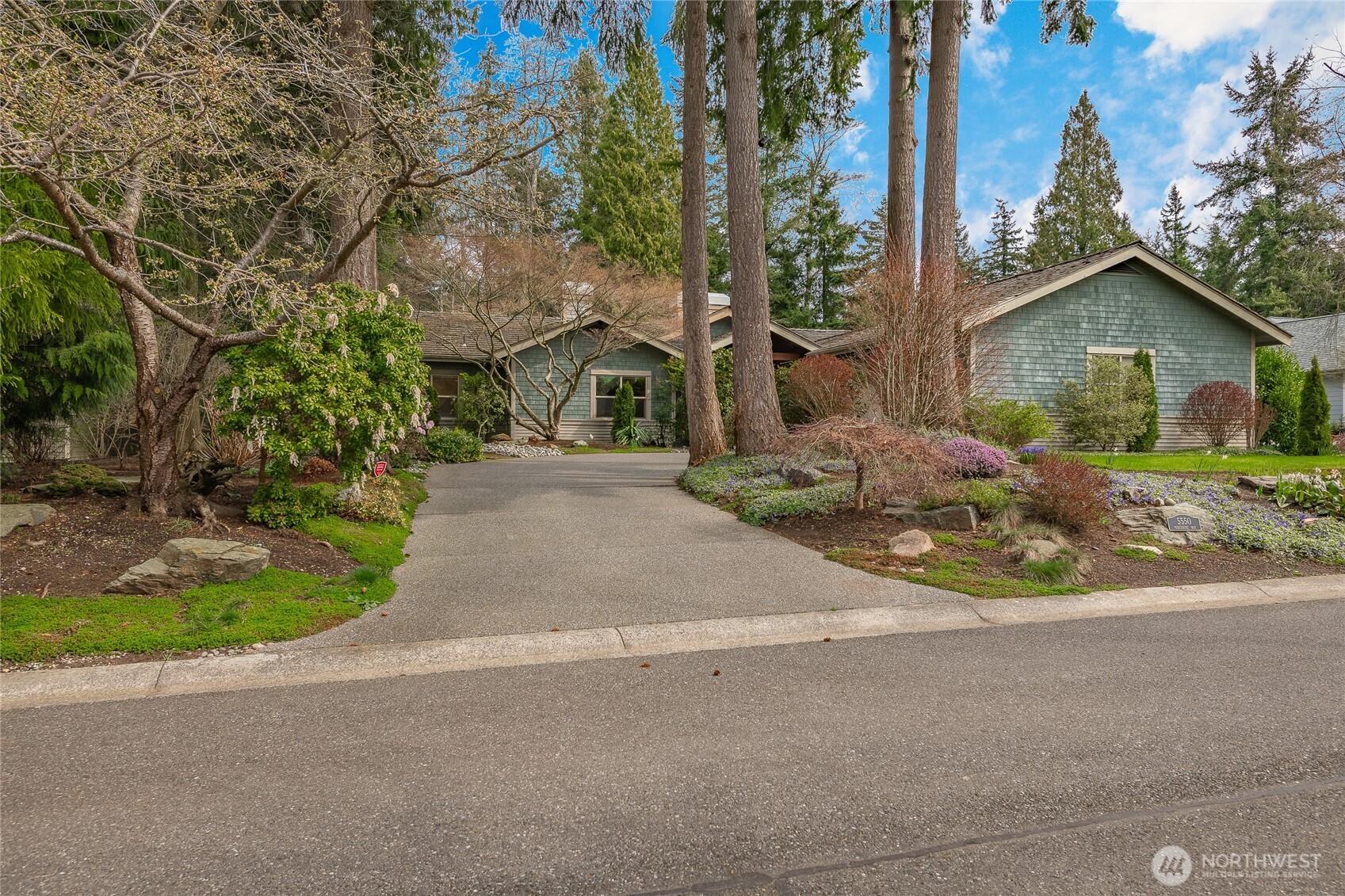 5550 Peregrine Way Property Photo