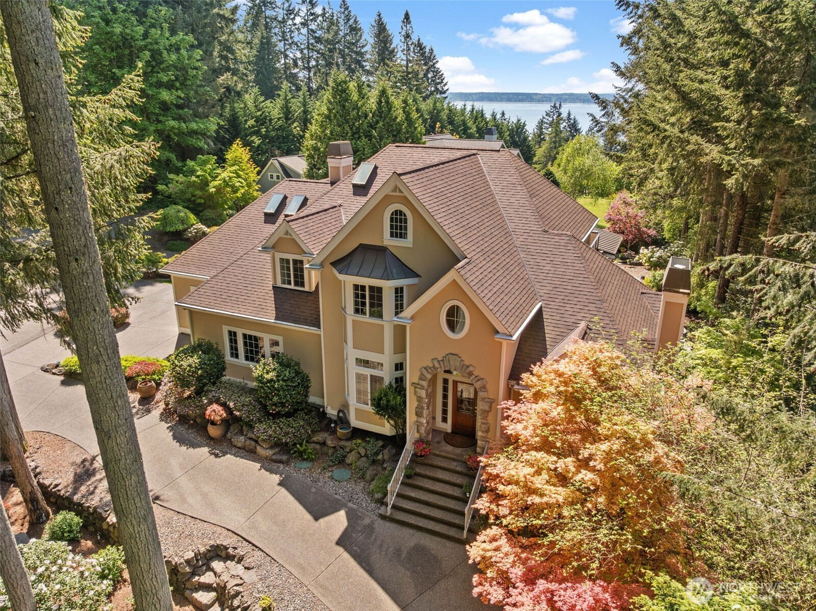 555 Hyak Drive Property Photo 1