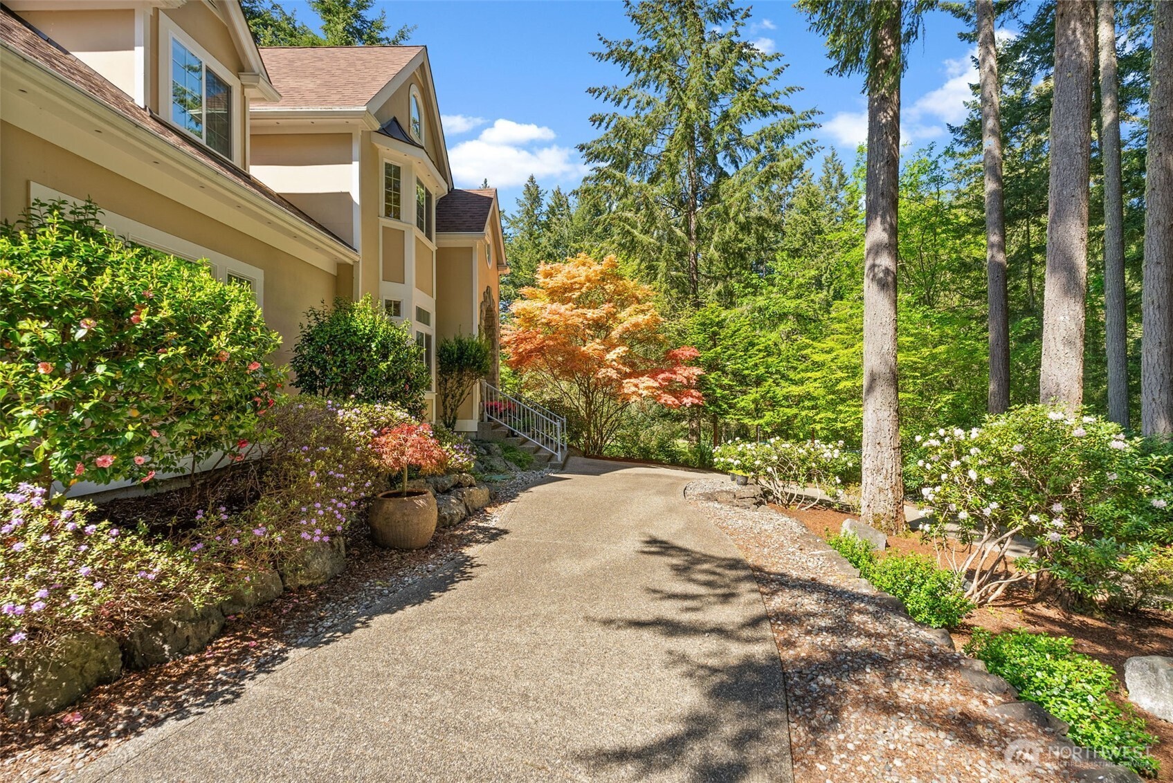 555 Hyak Drive Property Photo 3