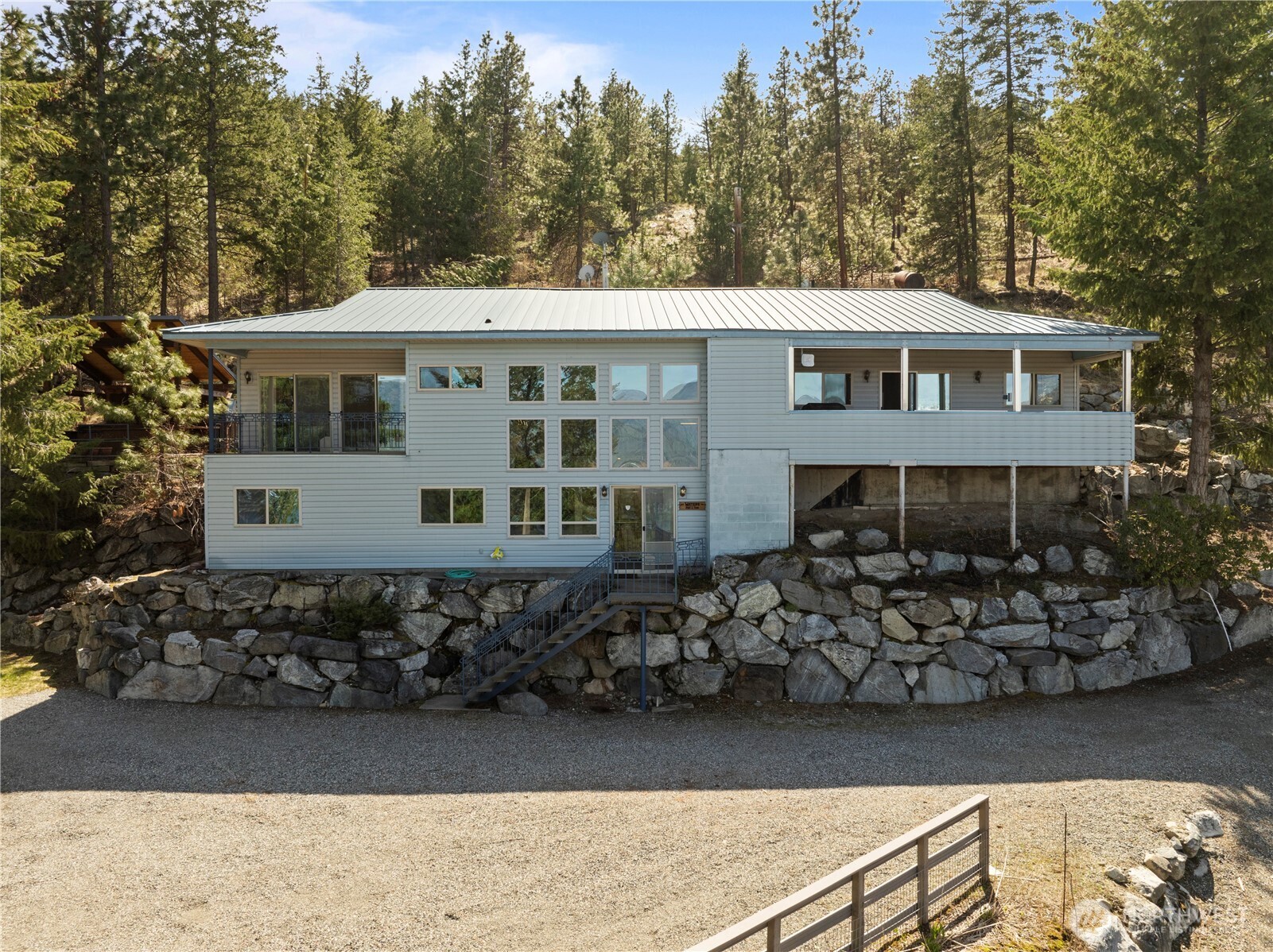 985 Guffy Road Property Photo
