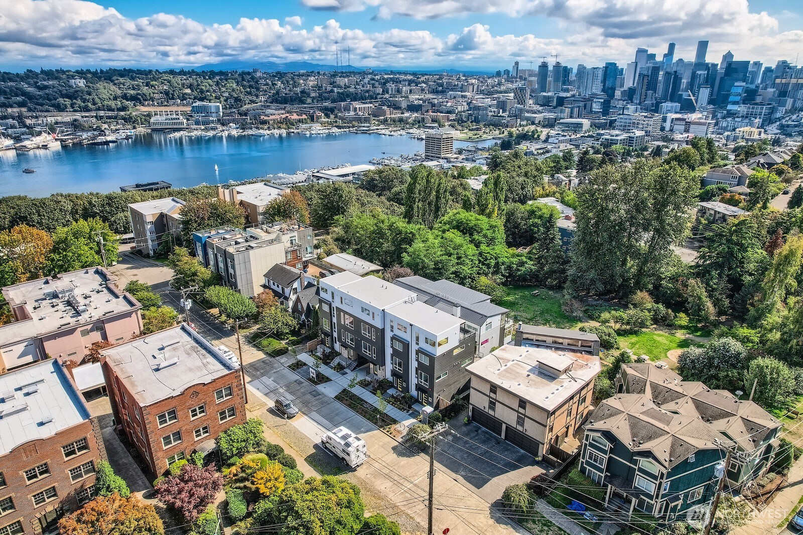 511 Howe Street B Property Photo