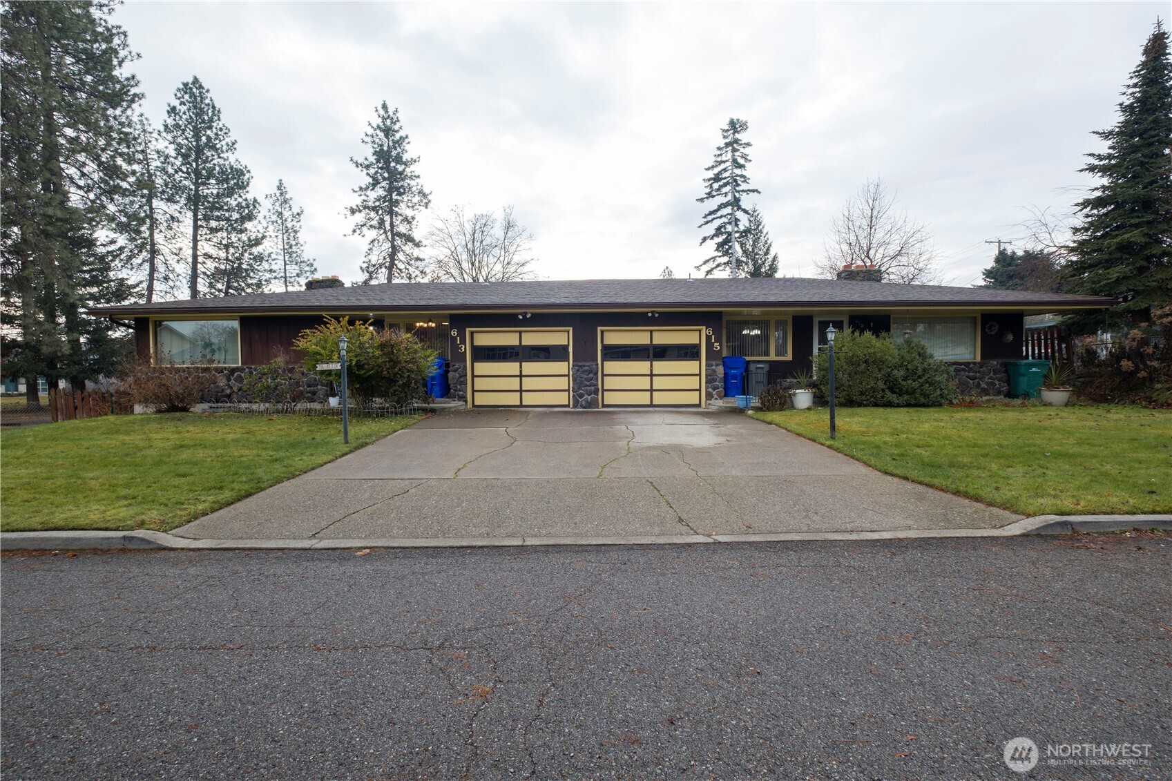 613 W Jay Avenue Property Photo