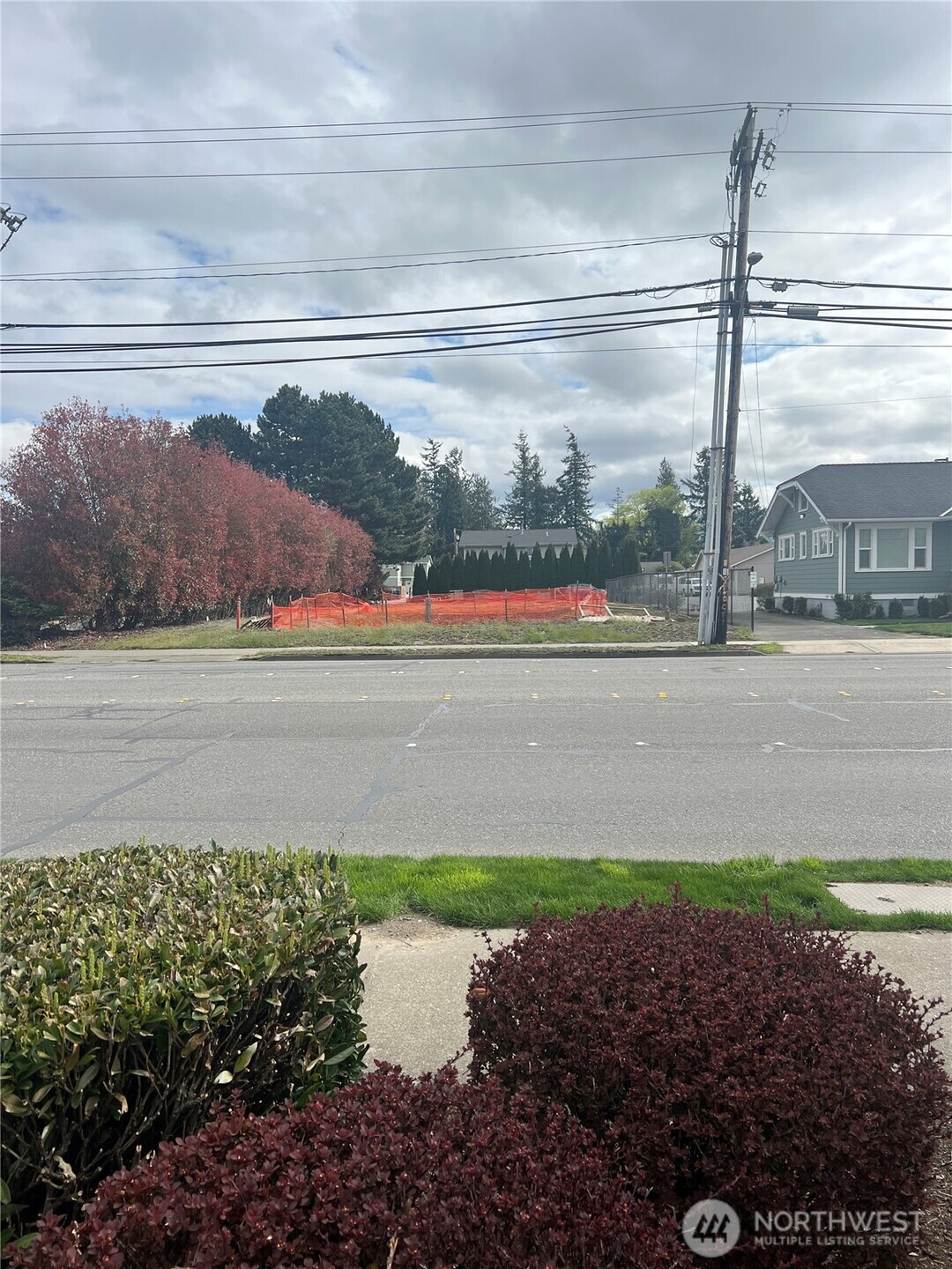 670 S Burlington Blvd Property Photo