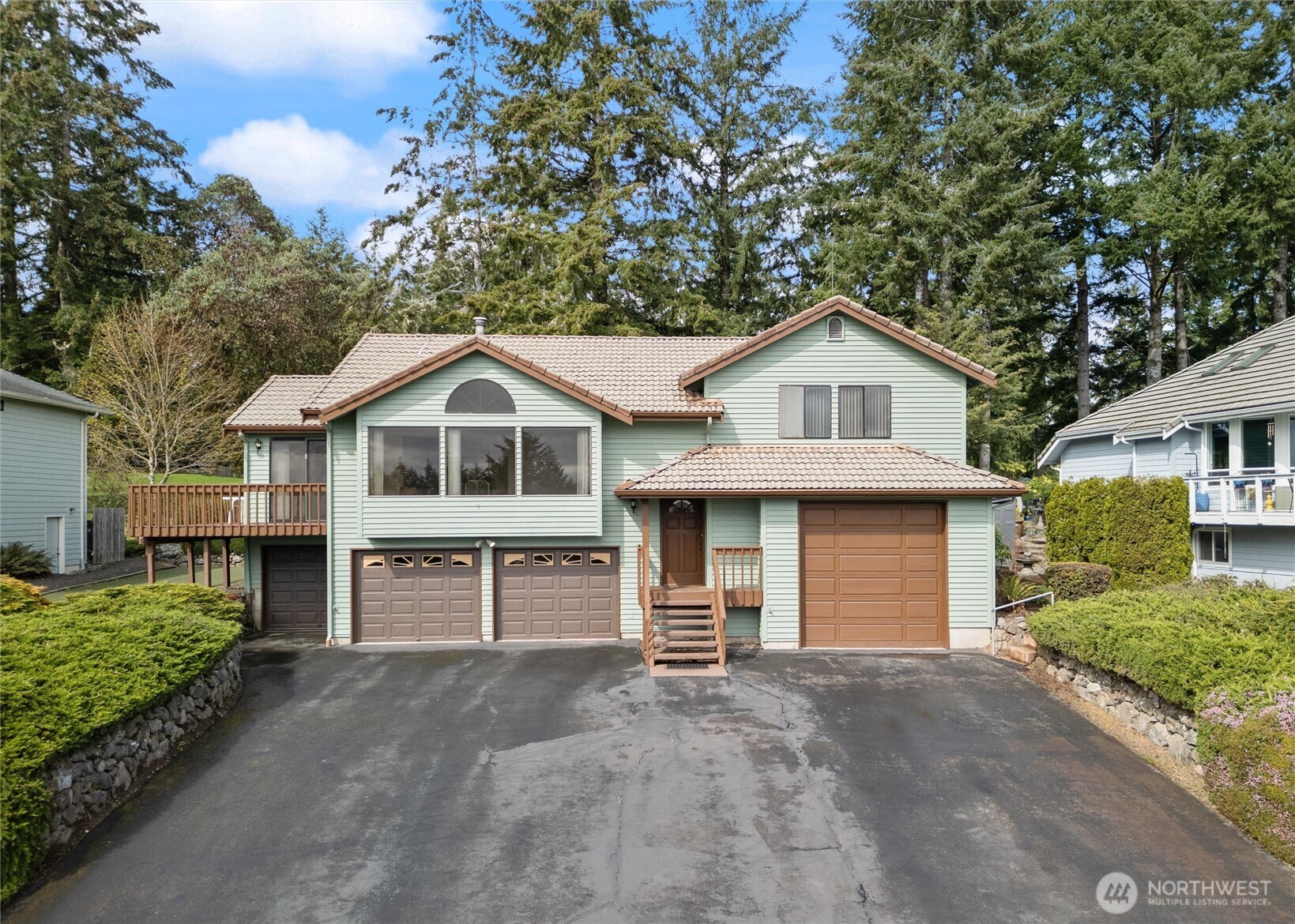 290 E Rainier Court Property Photo