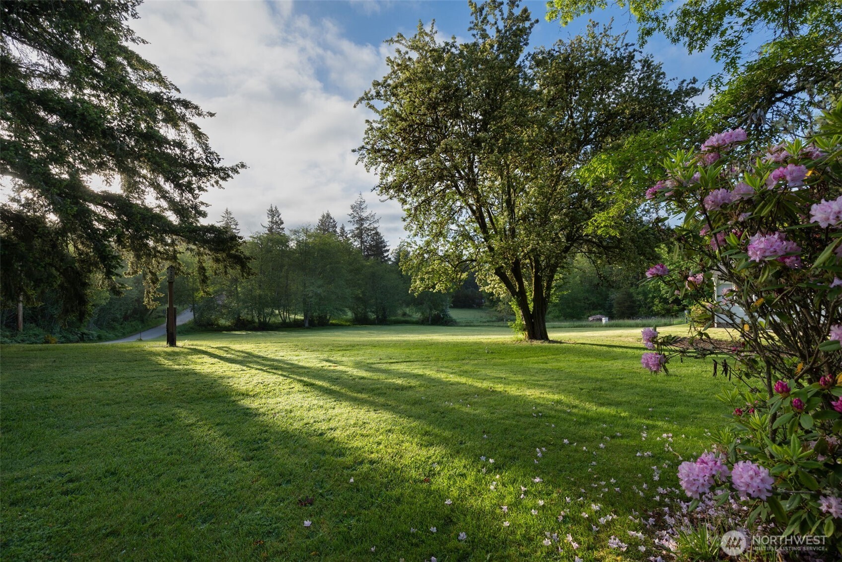 135 Nw Walker Road Property Photo 2