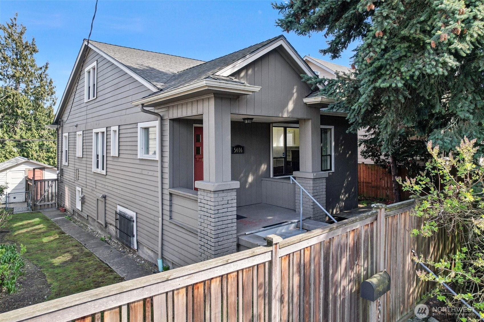 5016 7th Ave Ne Property Photo