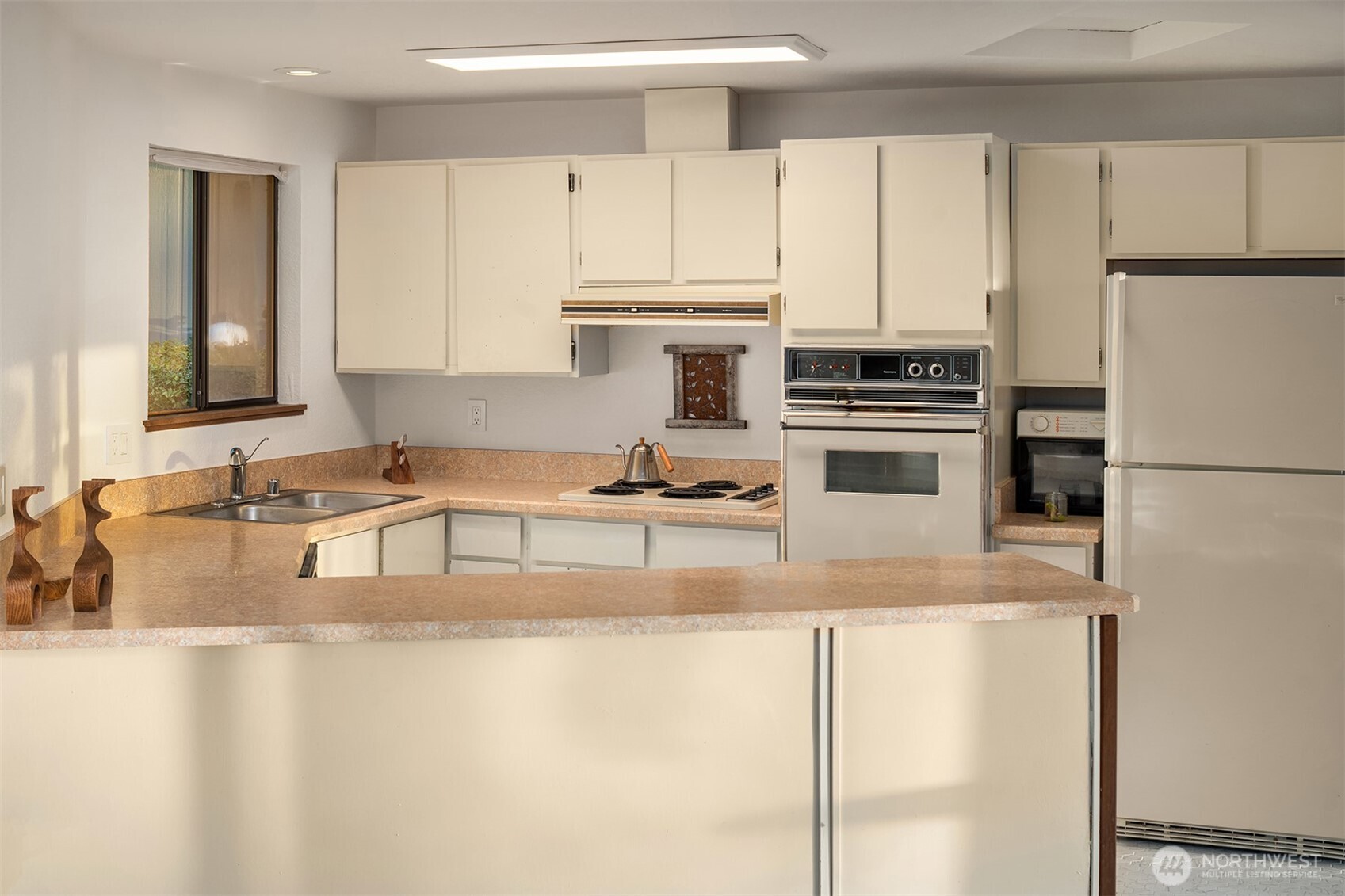 2180 Inverness Way Property Photo 9