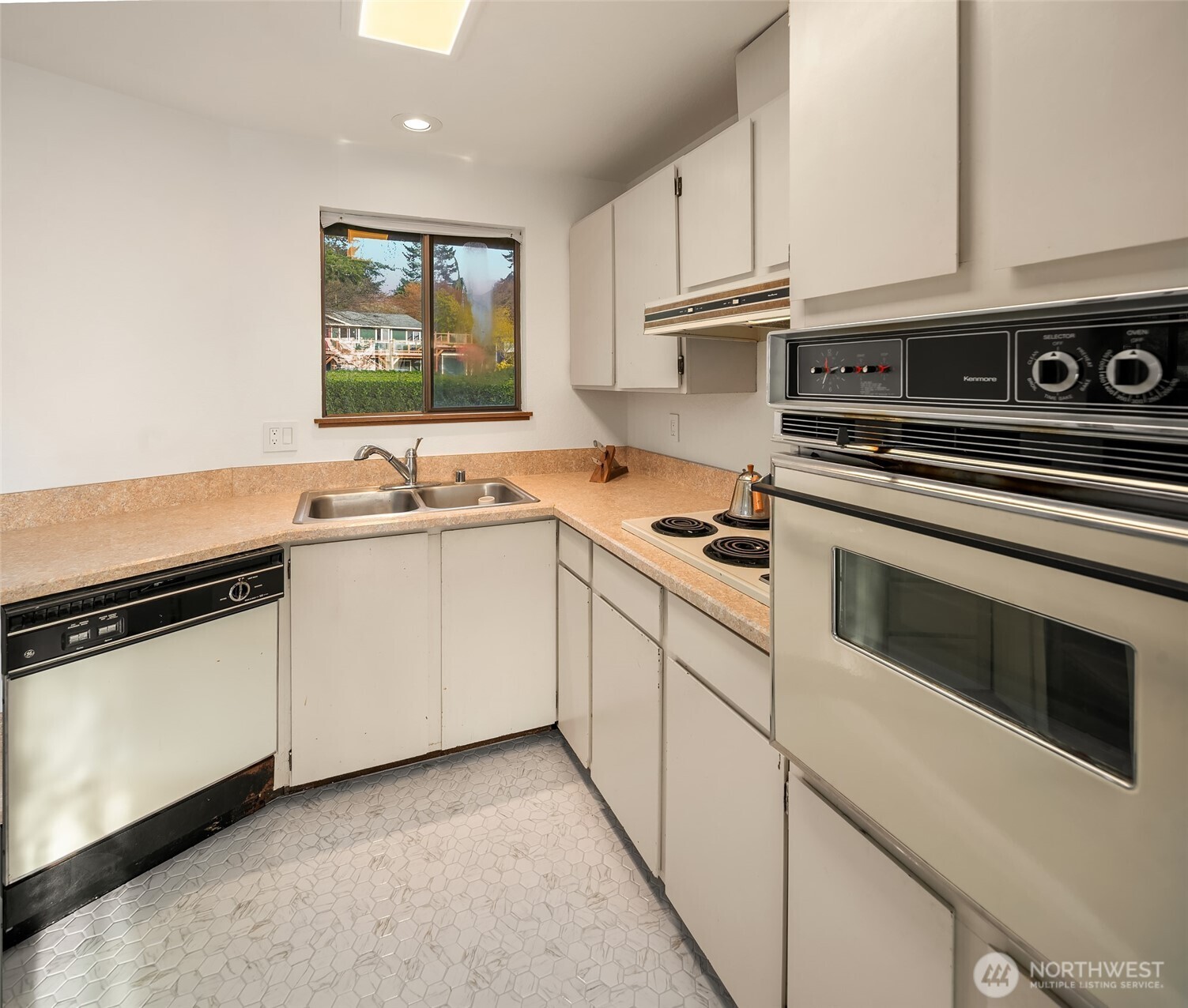 2180 Inverness Way Property Photo 10