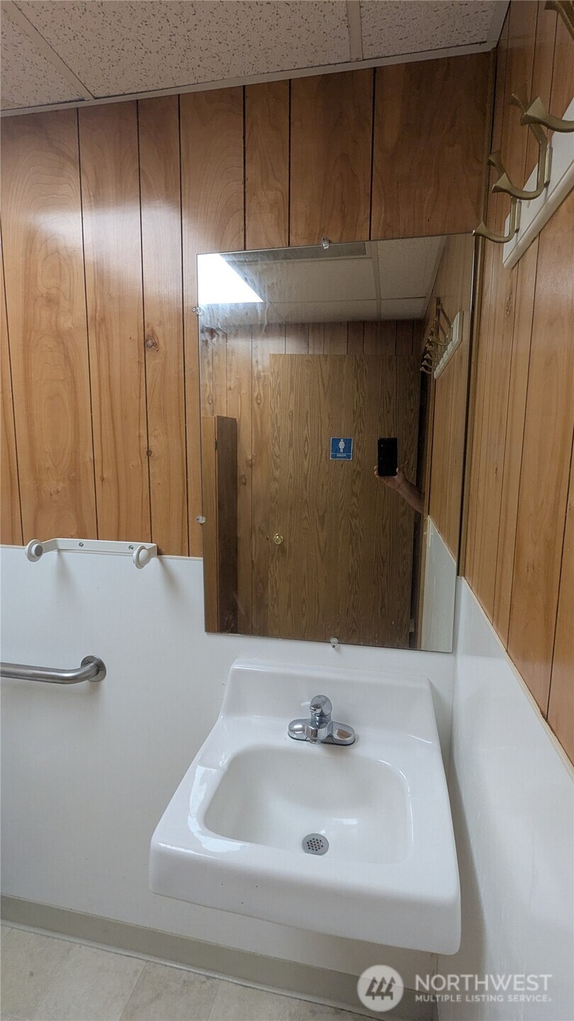411 Highbank Road Property Photo 16