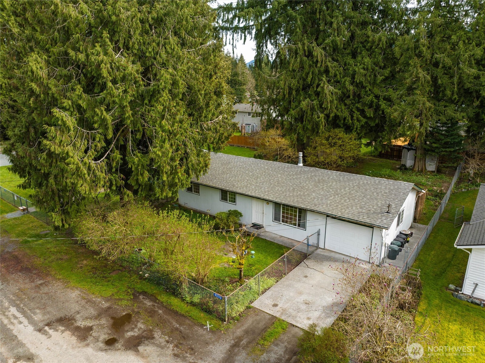 45170 Pine Street Property Photo
