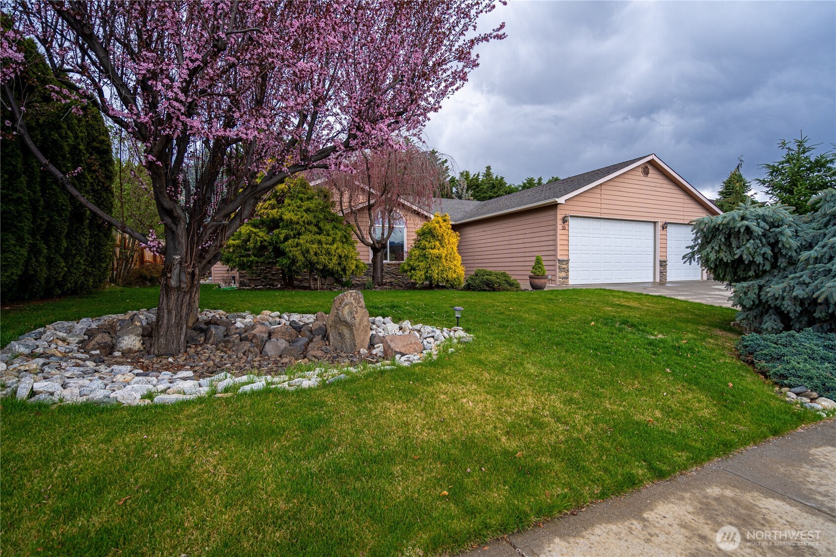 35 S Mandolin Avenue Property Photo