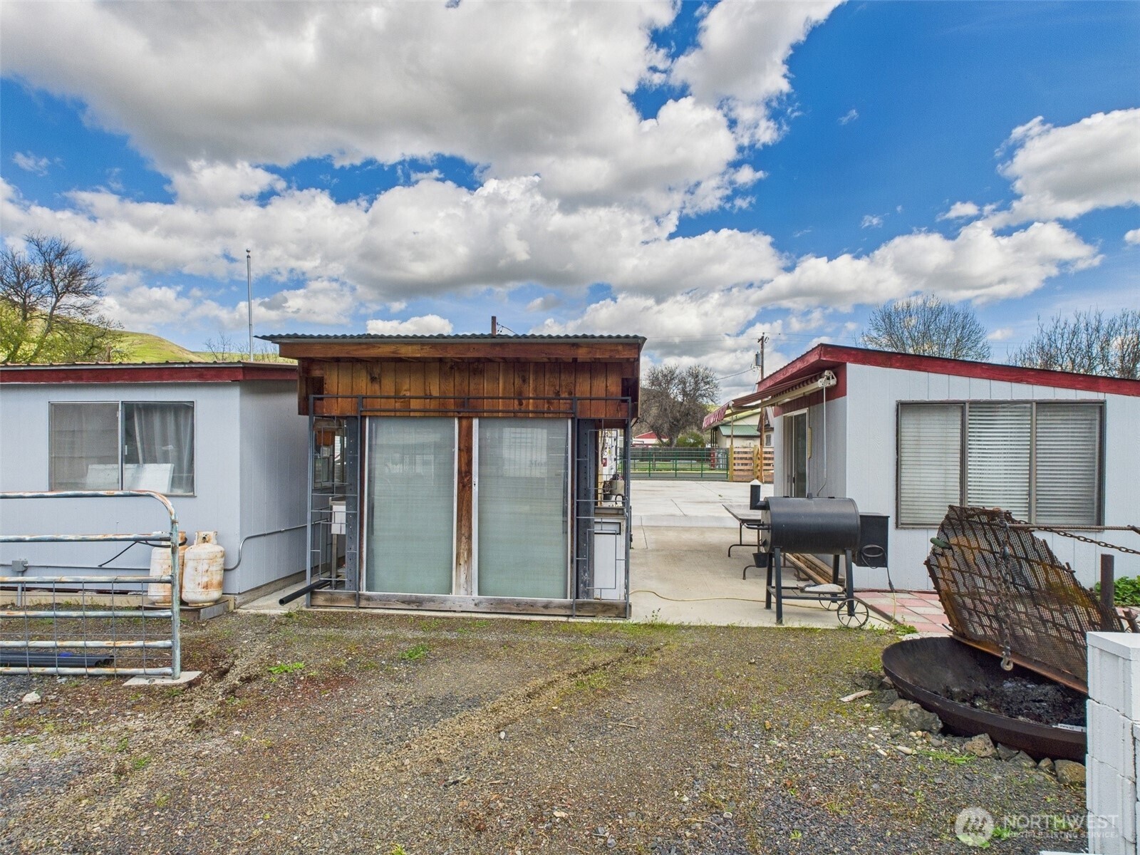 315 W 2nd Street Property Photo 6