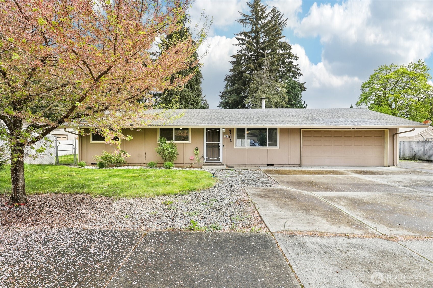 4301 Ne 137th Avenue Property Photo