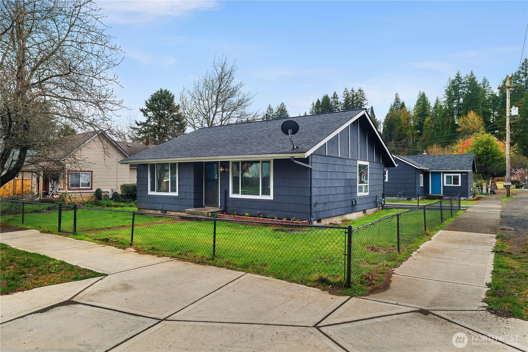1129 W Railroad Avenue Property Photo