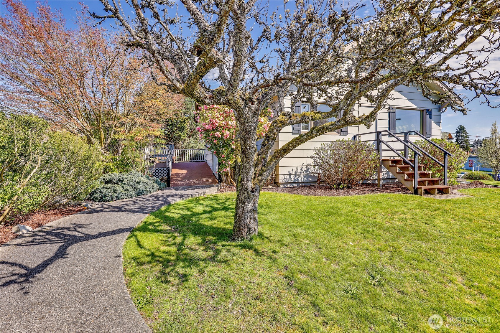 19163 Jensen Way Property Photo 6