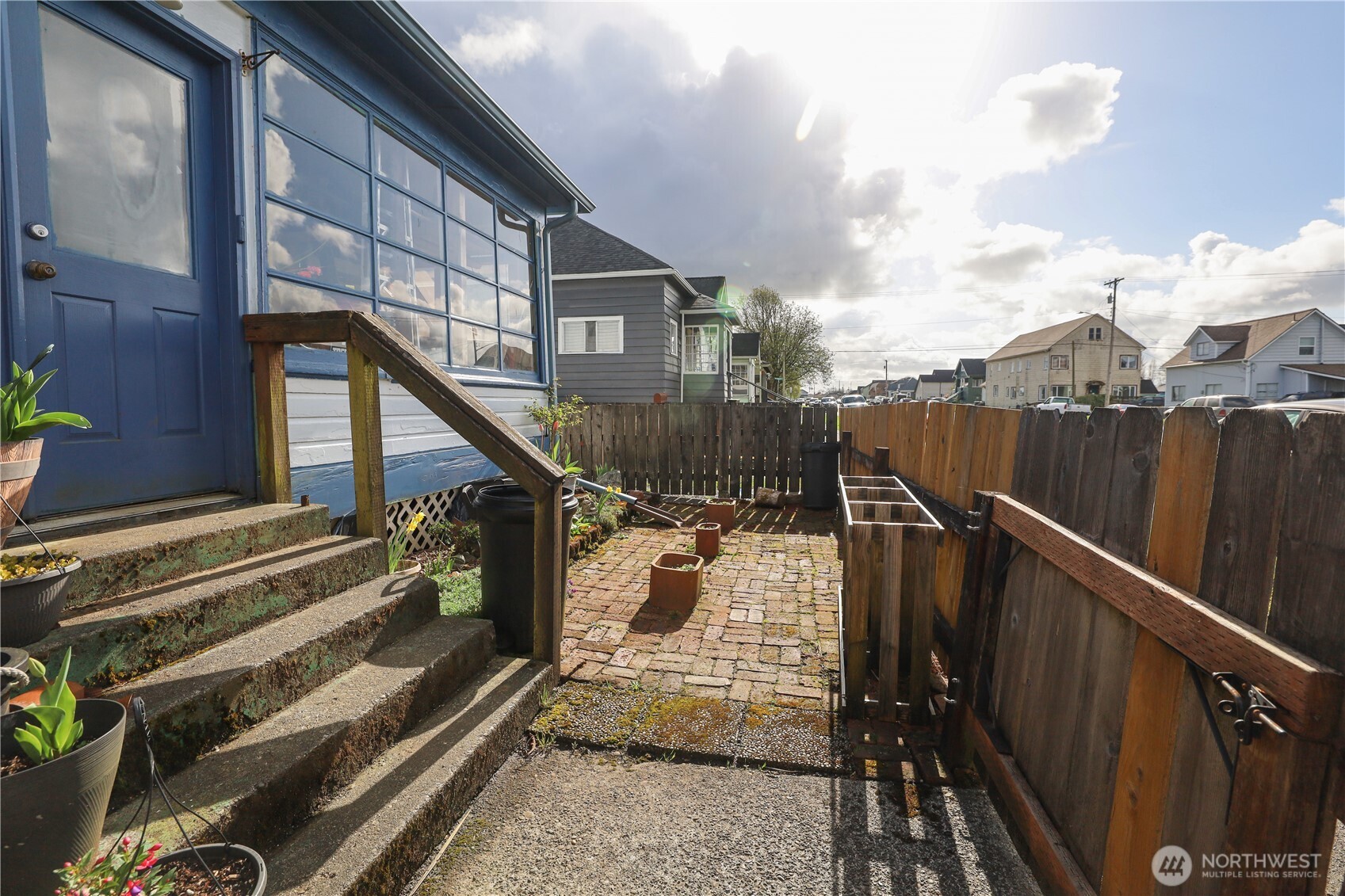 811 W Market Street Property Photo 4