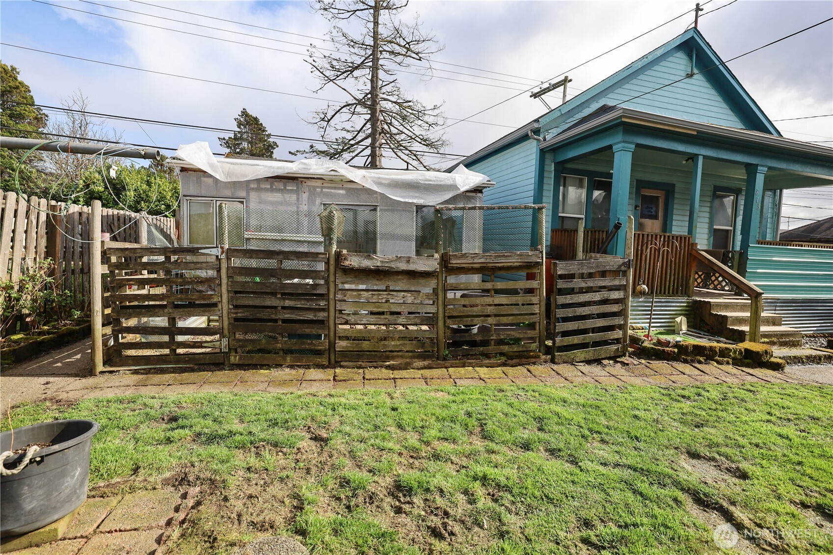 811 W Market Street Property Photo 21