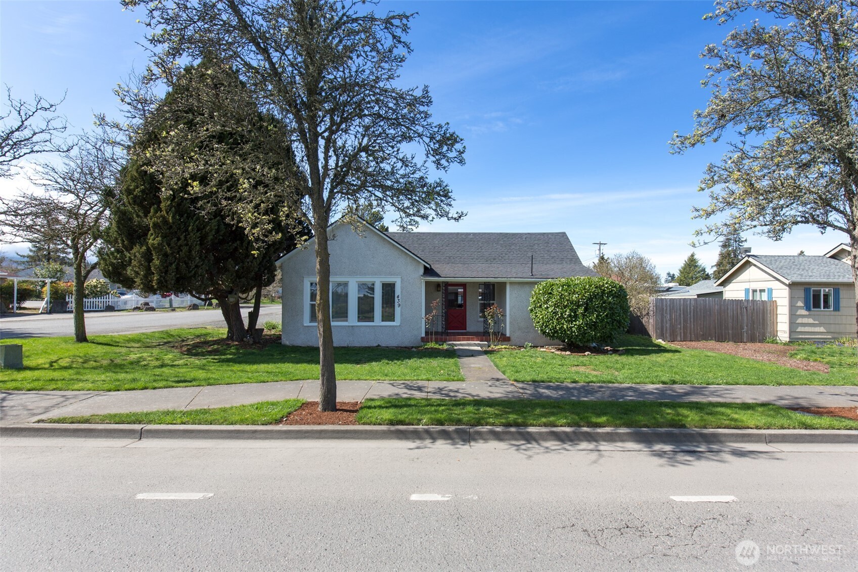 439 S Sequim Avenue Property Photo 1