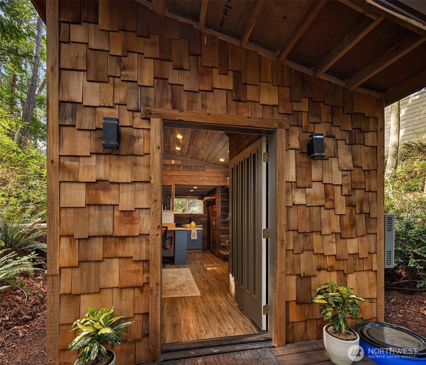 8042 Island Court Property Photo 4