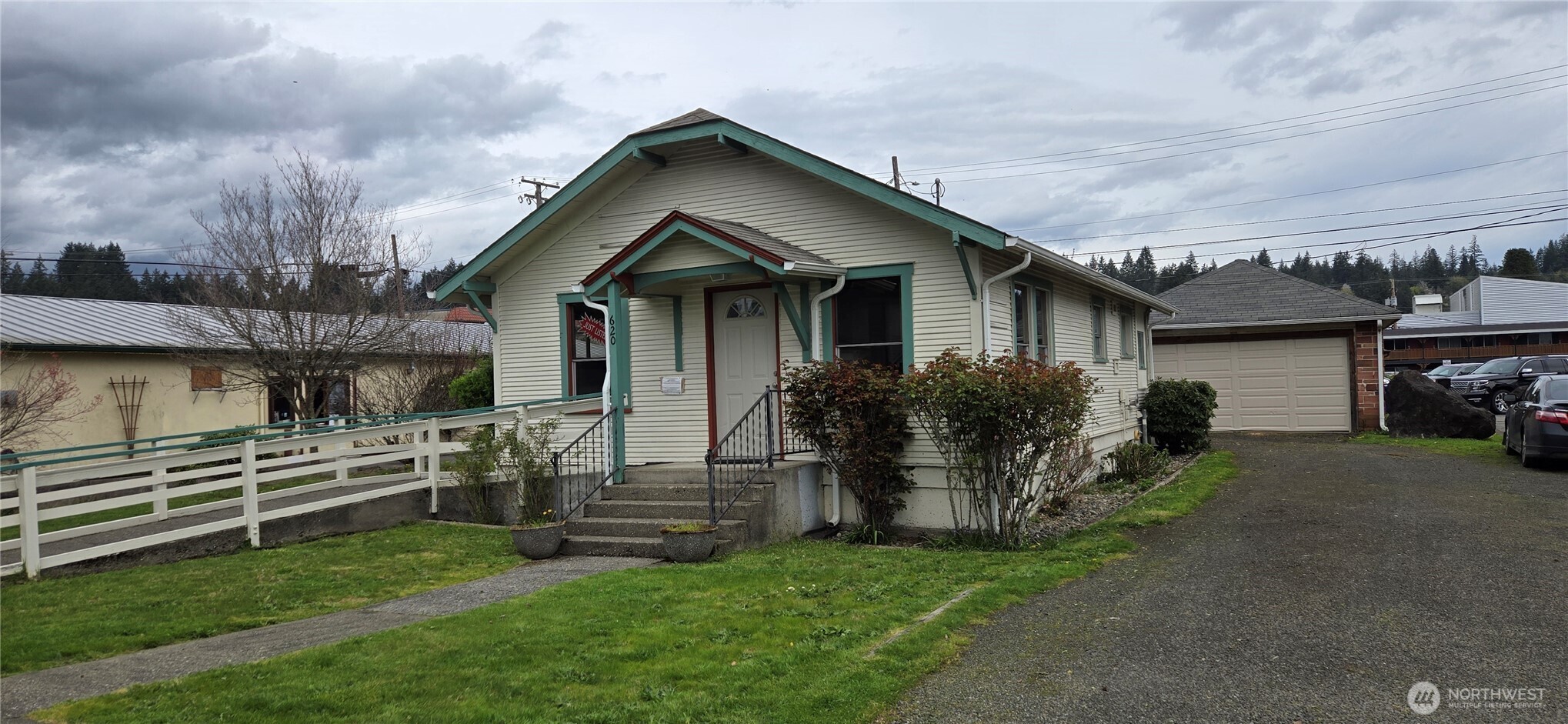 620 W Cota Street Property Photo