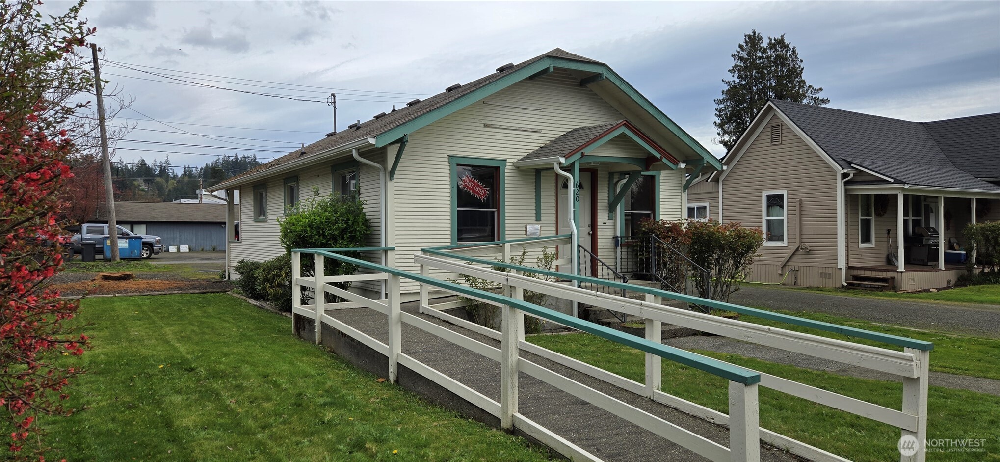 620 W Cota Street Property Photo 2