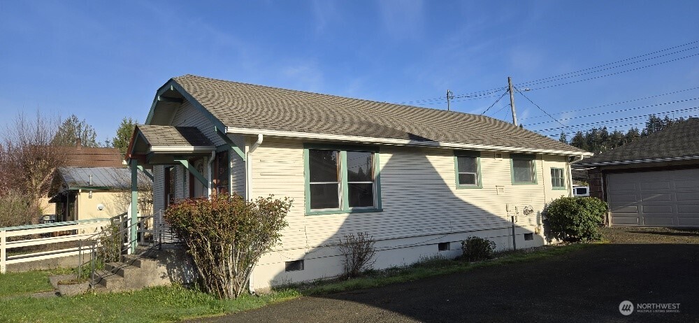 620 W Cota Street Property Photo 3