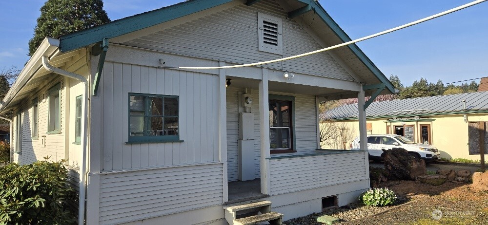 620 W Cota Street Property Photo 10