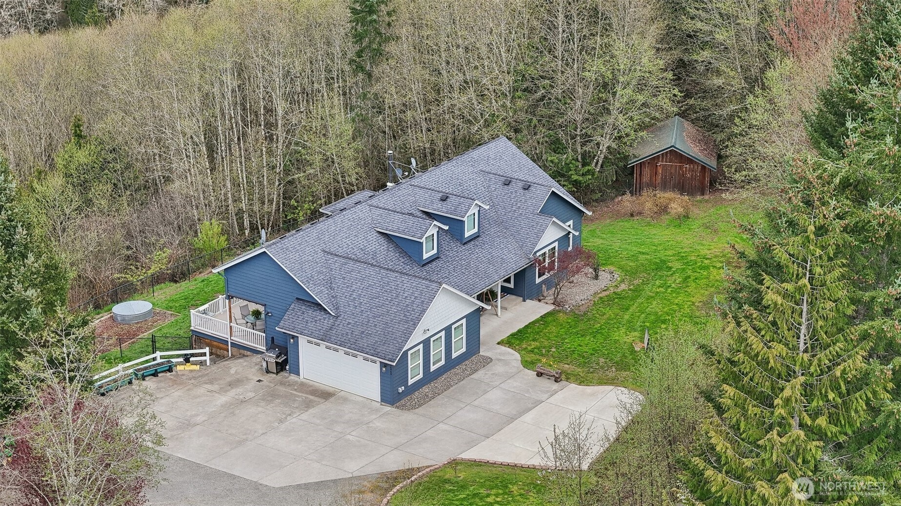 14900 Ne Critter Hill Drive Property Photo 1