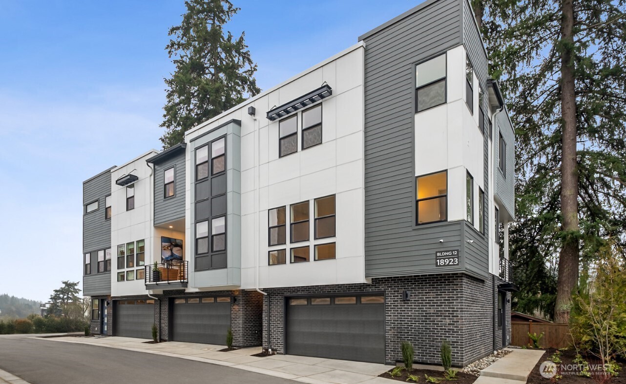 18808 Ne 99th Court C Property Photo 1