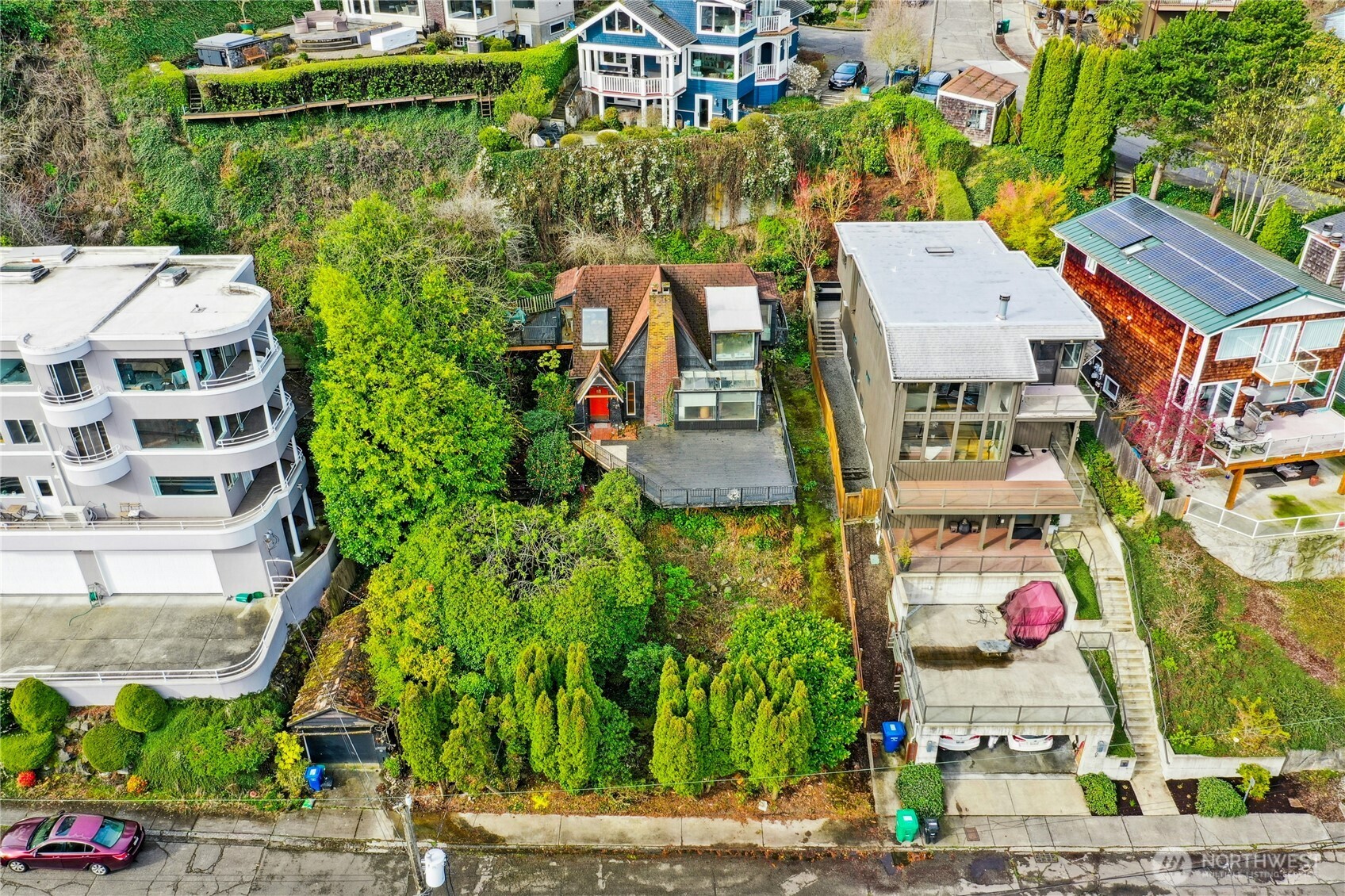 1715 Victoria Avenue Property Photo 1