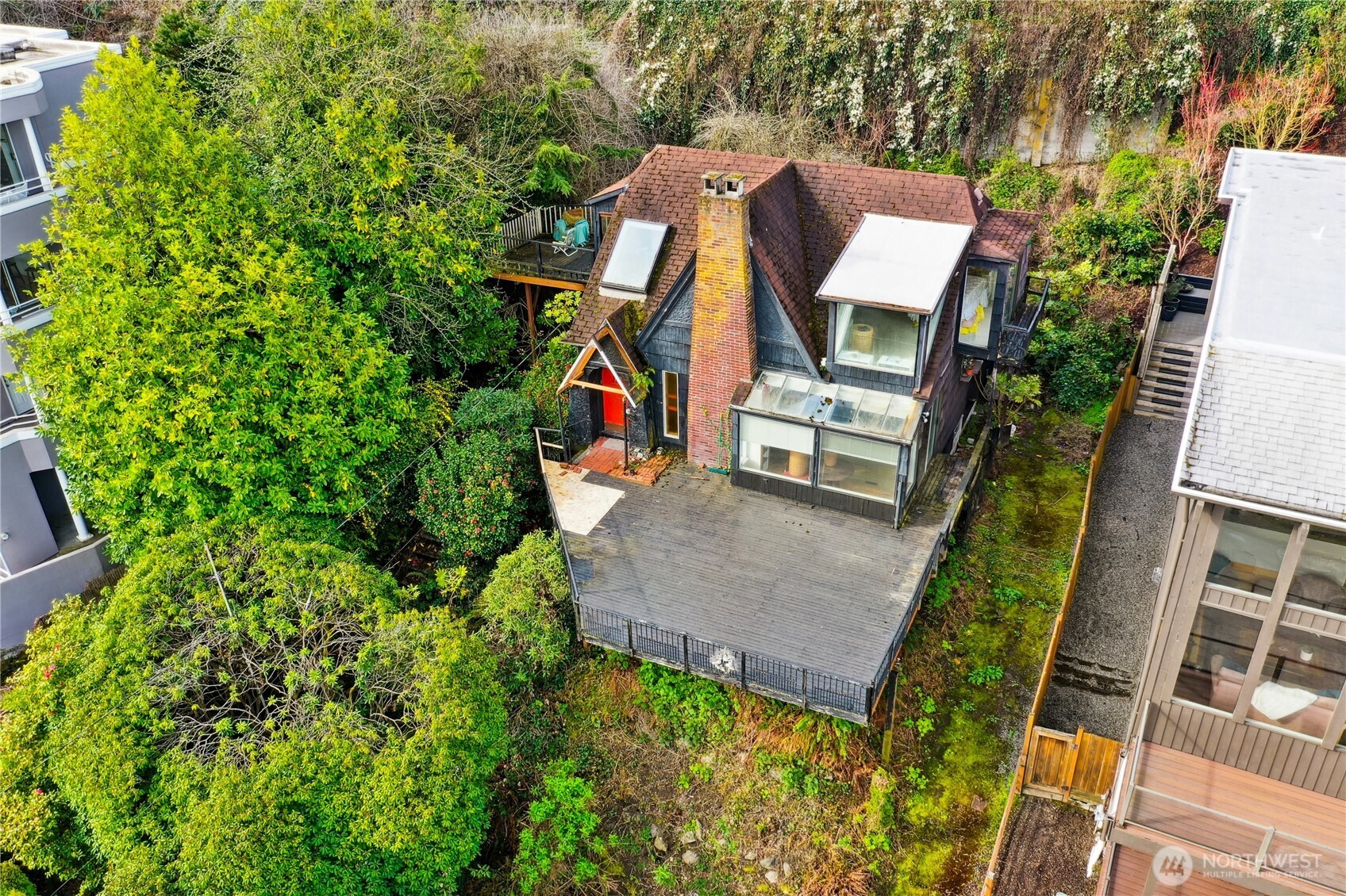 1715 Victoria Avenue Property Photo 3