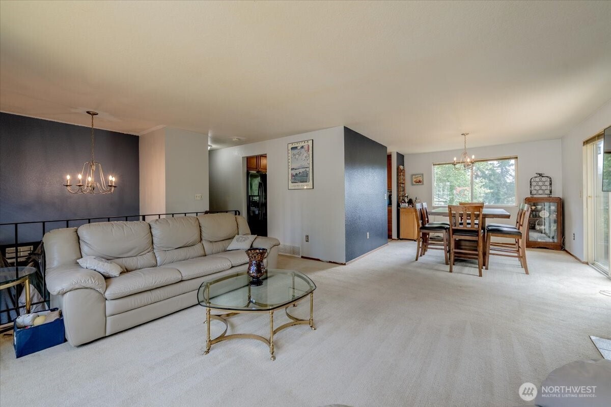 515 N 188th Street Property Photo 12