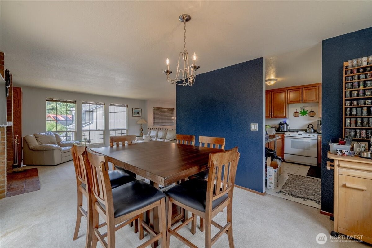 515 N 188th Street Property Photo 14