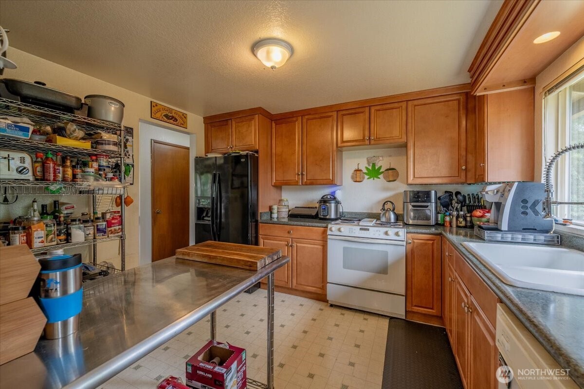 515 N 188th Street Property Photo 16