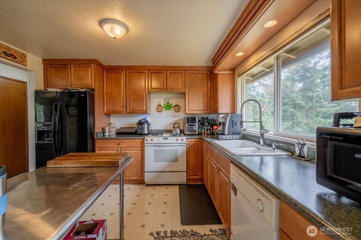 515 N 188th Street Property Photo 17