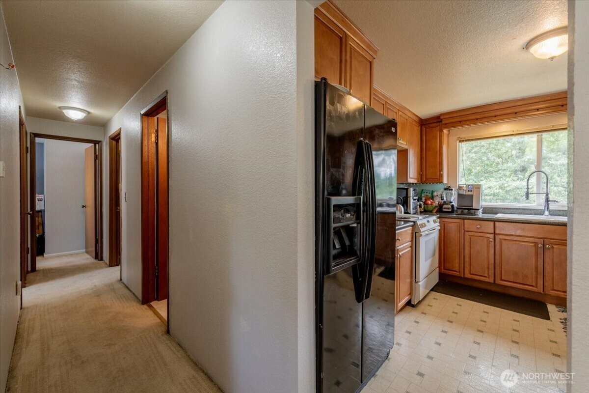 515 N 188th Street Property Photo 18
