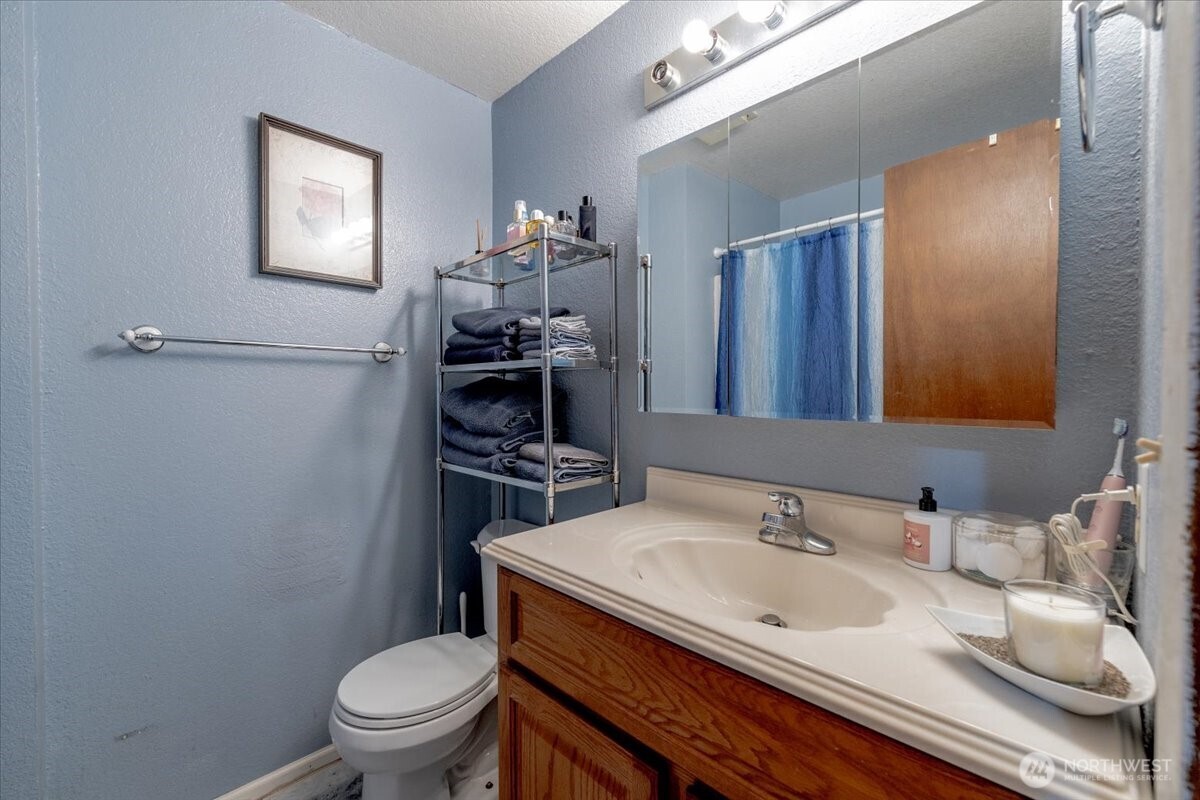 515 N 188th Street Property Photo 20