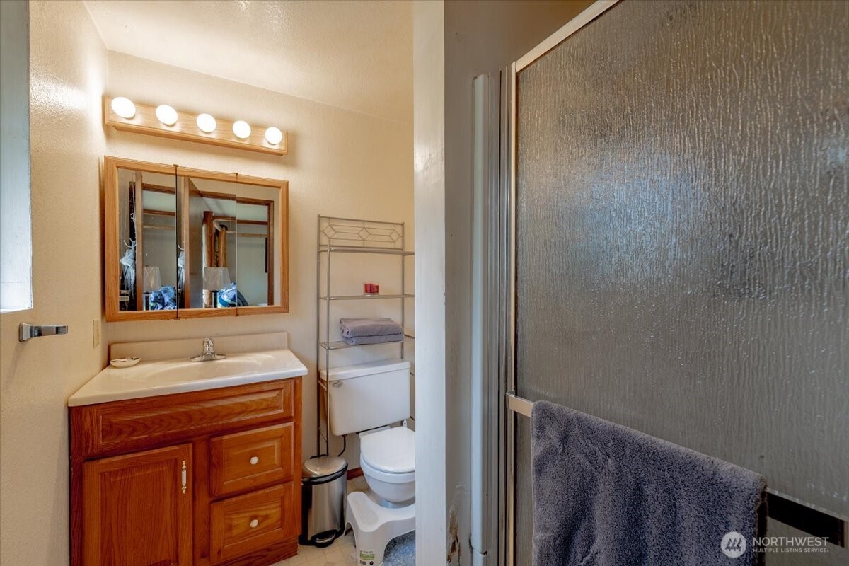 515 N 188th Street Property Photo 23